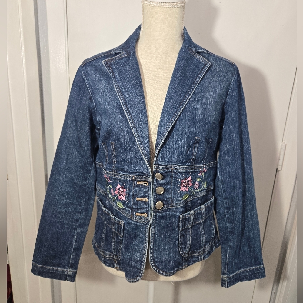 Jones Wear Jean Jacket Embroidered Floral Details Sz 6 - Picture 3 of 8